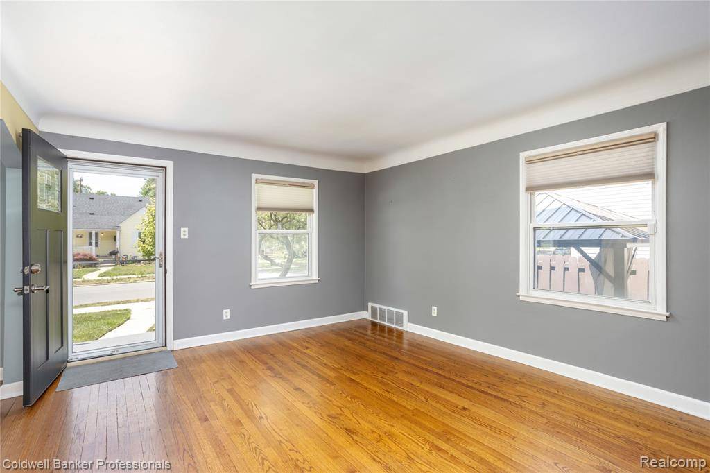 Royal Oak, MI 48067,909 Hoffman Avenue
