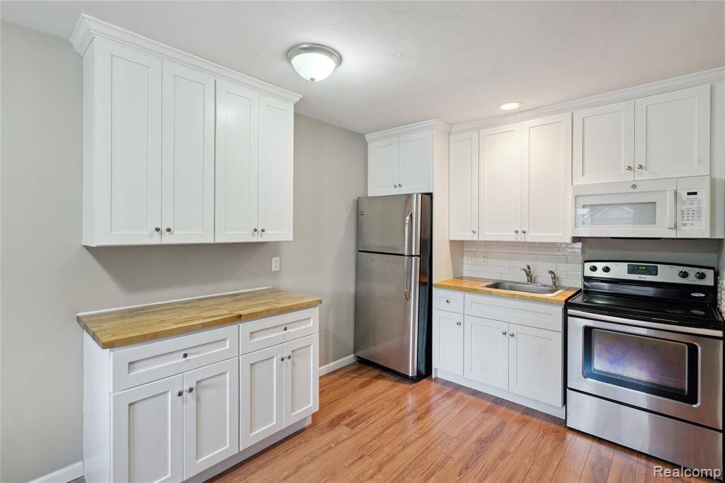 East Lansing, MI 48823,637 Lexington Avenue