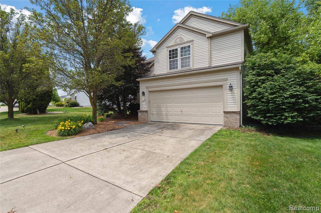 Holly, MI 48442,10074 Pond View Trail