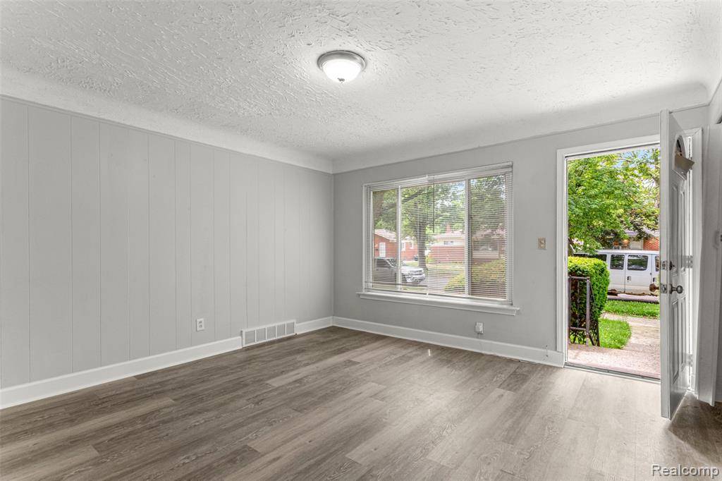 Dearborn Heights, MI 48141,30030 Glenwood Street