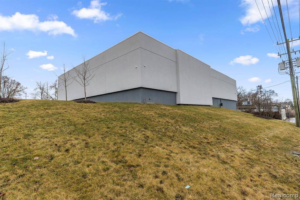 Detroit, MI 48219,22925 W 8 MILE Road