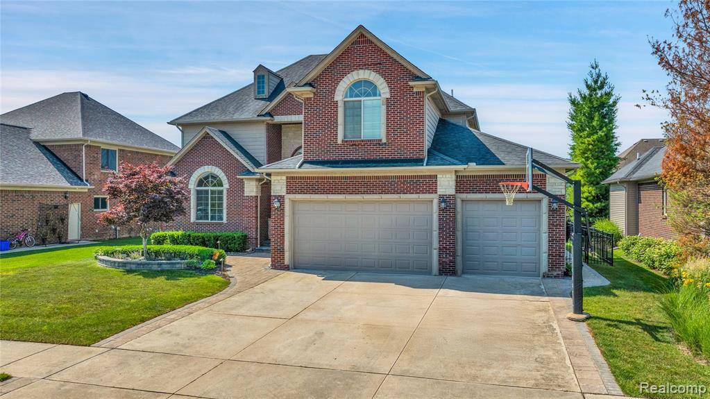 Macomb, MI 48044,19492 SPRINGBROOK Drive