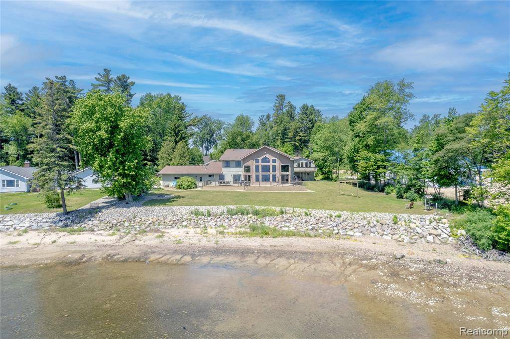 Harbor Beach, MI 48441,1083 S Lakeshore Road