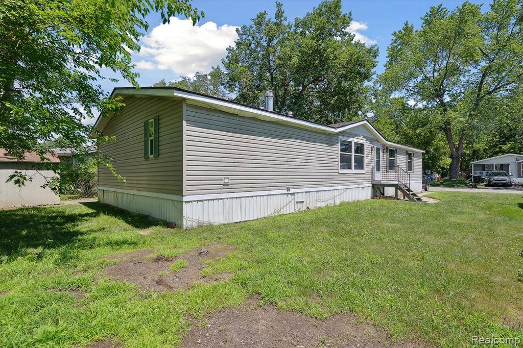 Belleville, MI 48111,142 Cherry lane E Cherry lane Lane