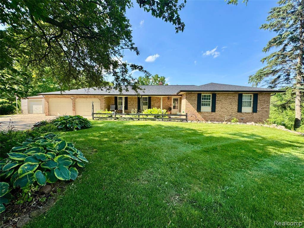 Fenton, MI 48430,12189 DENTONVIEW Drive