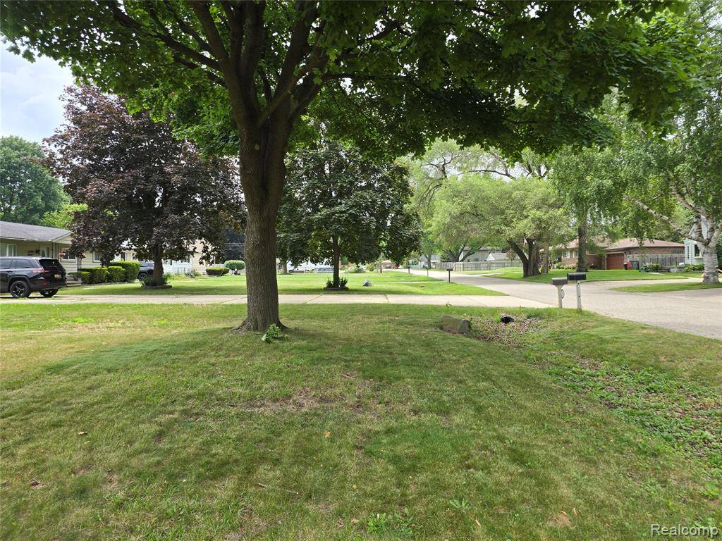 Clinton Twp, MI 48035,22024 Lester Street