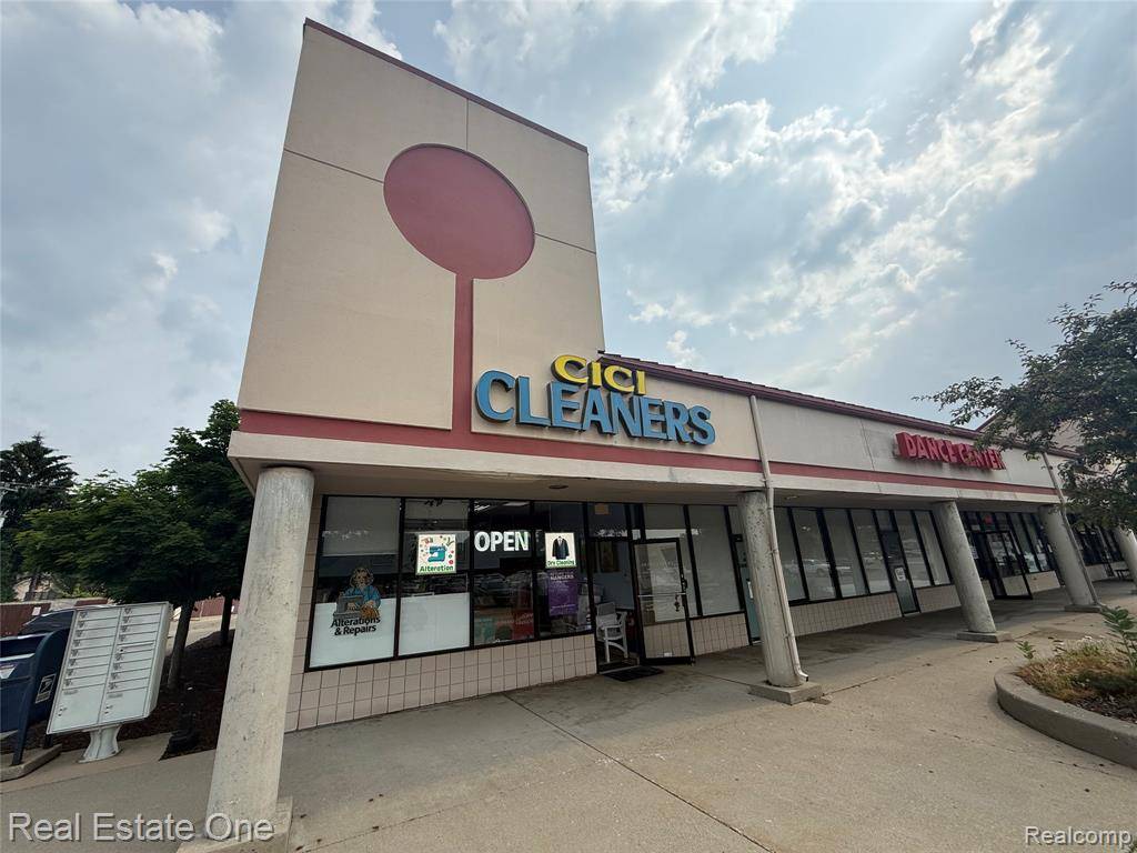 Rochester Hills, MI 48307,829 E Auburn Road