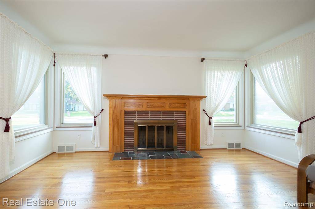 Beverly Hills, MI 48025,31920 Carlelder Street