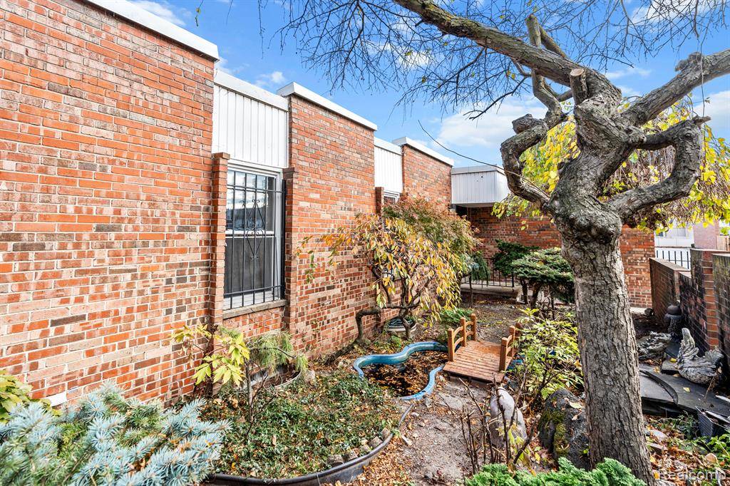 Detroit, MI 48207,1923 Hyde Park Drive