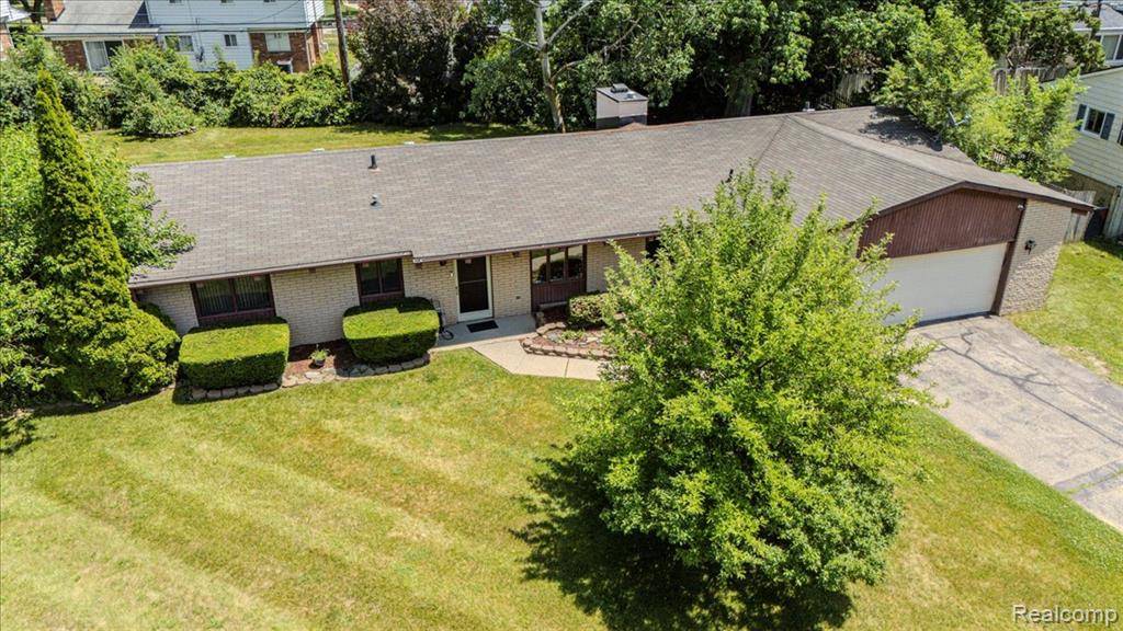 Southfield, MI 48076,21505 N Tuller Court