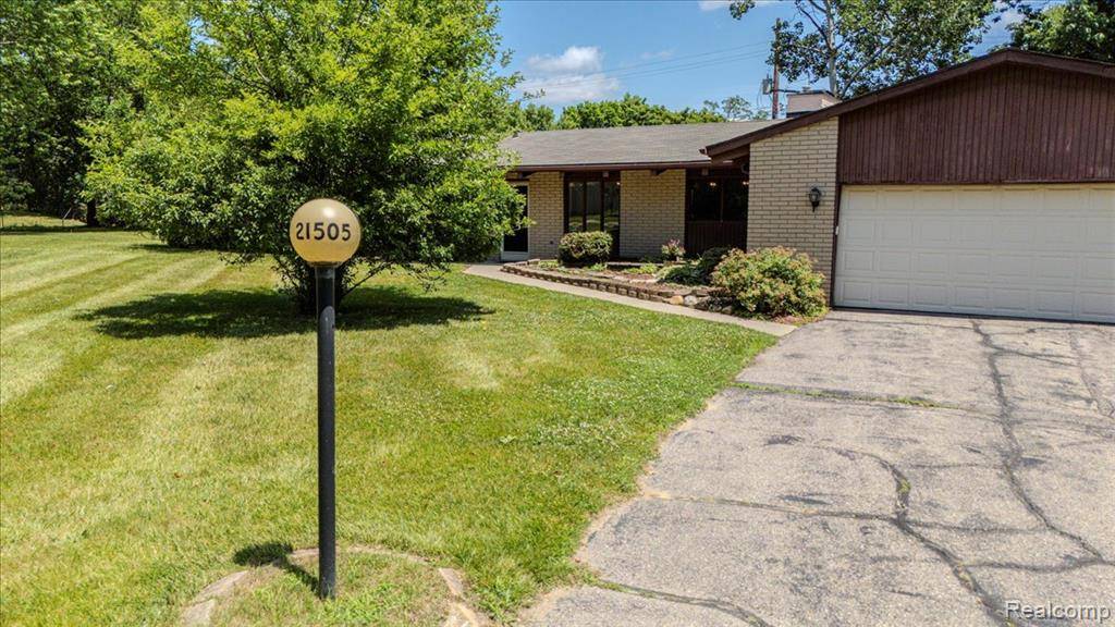 Southfield, MI 48076,21505 N Tuller Court