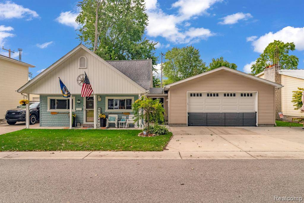 Fort Gratiot, MI 48059,3017 Elmwood Drive