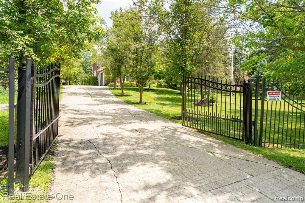 Troy, MI 48085,6120 EVANSWOOD Road
