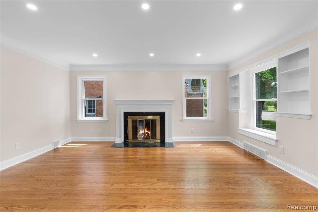 Grosse Pointe Woods, MI 48236,1388 Vernier Road