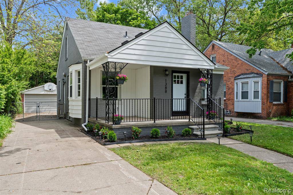 Grosse Pointe Woods, MI 48236,1388 Vernier Road