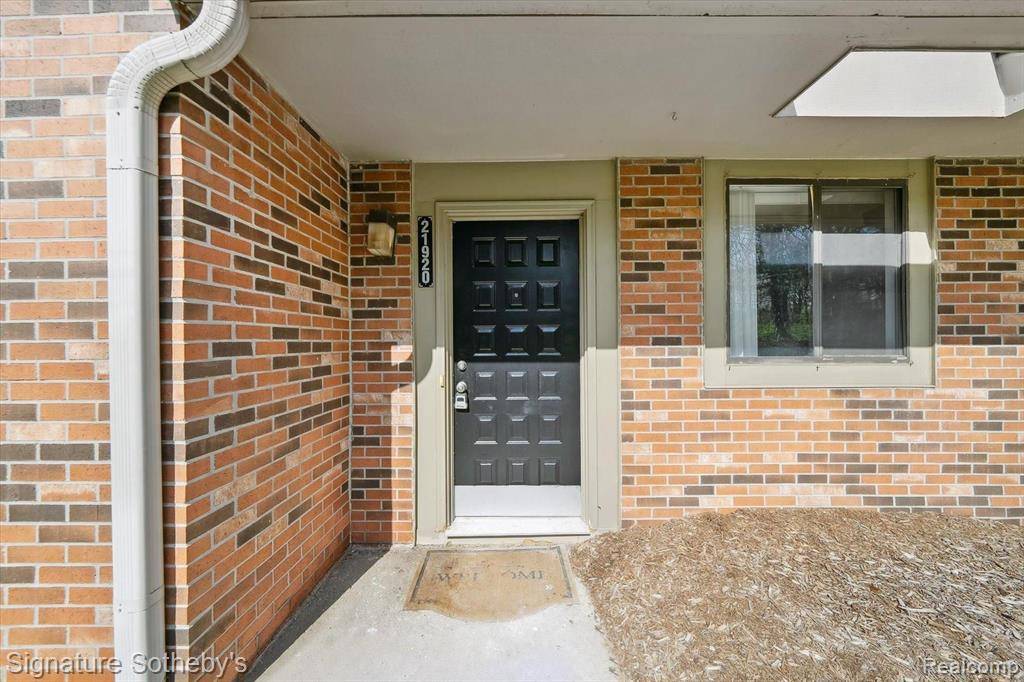 Farmington Hills, MI 48335,21920 INDIAN CREEK Drive