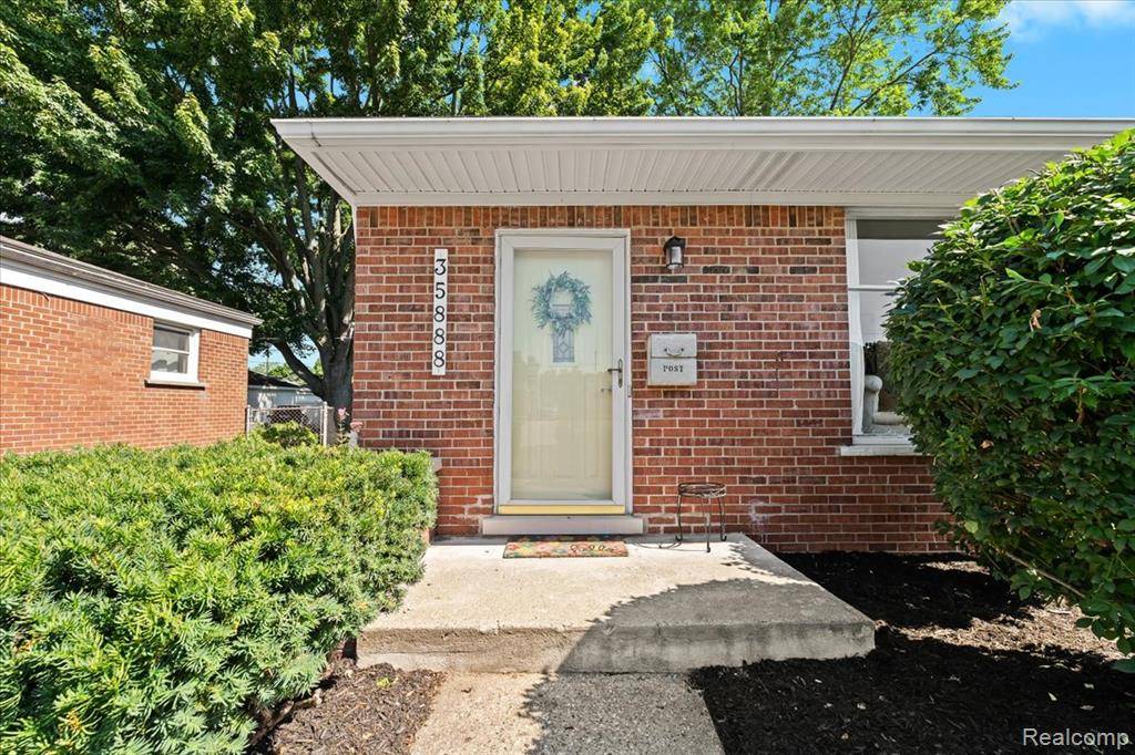 Livonia, MI 48150,35888 Orangelawn Street