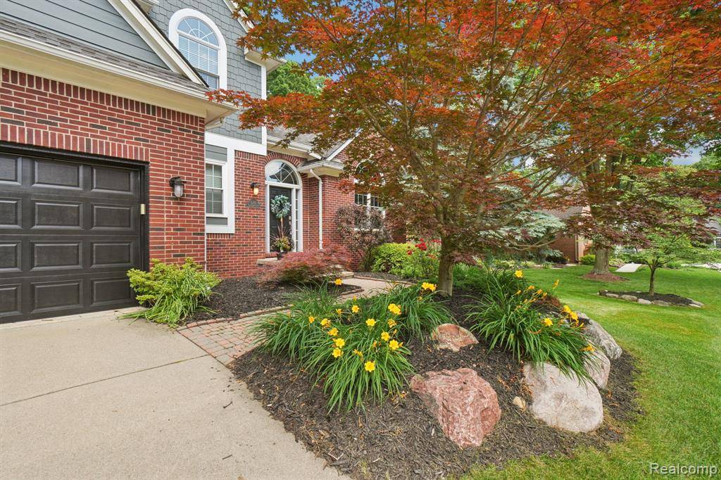 Rochester Hills, MI 48307,678 Twin Oaks Court