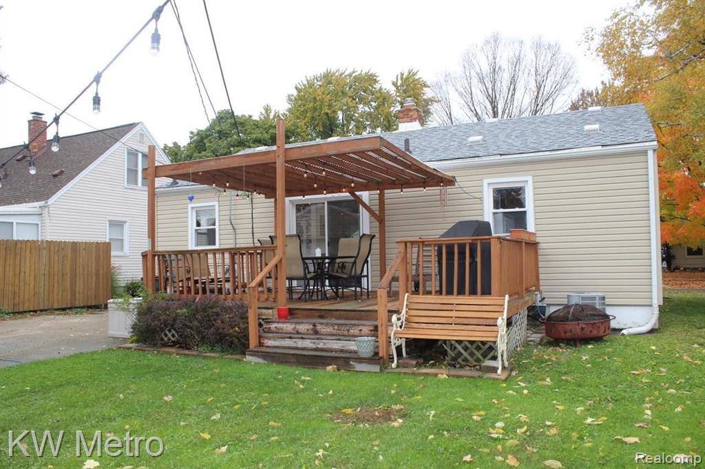 Royal Oak, MI 48073,1120 AMELIA Avenue