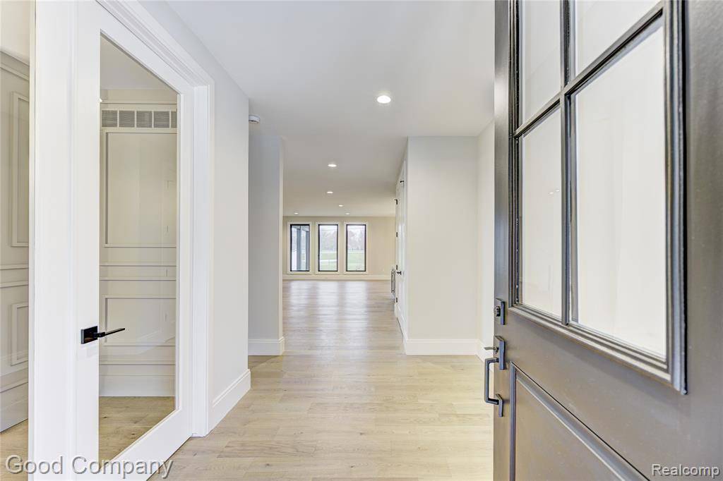 Royal Oak, MI 48073,2533 N Vermont Avenue