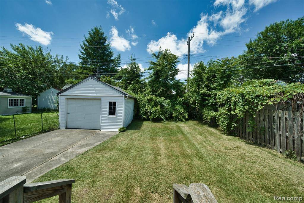 Eastpointe, MI 48021,21241 Redmond Avenue