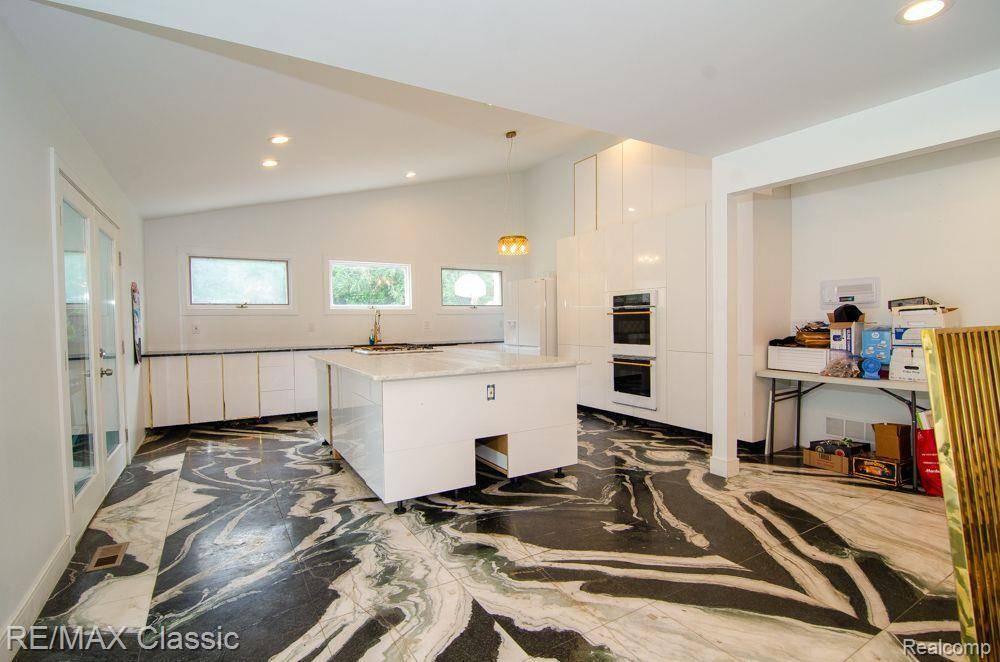 West Bloomfield, MI,3865 STONECREST Road