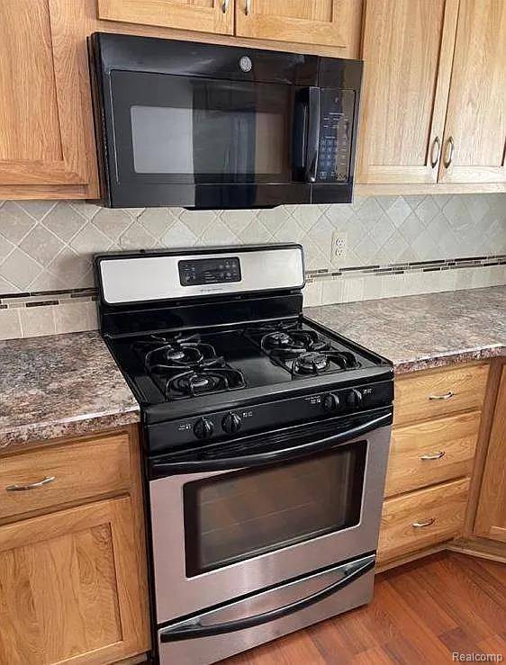 Royal Oak, MI 48073,902 E WINDEMERE Avenue