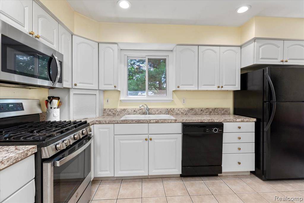 Ortonville, MI 48462,5848 Honert Road