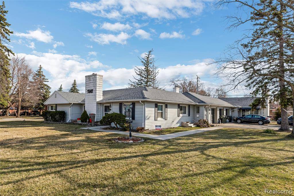Saint Clair Shores, MI 48082,30260 HARPER Avenue
