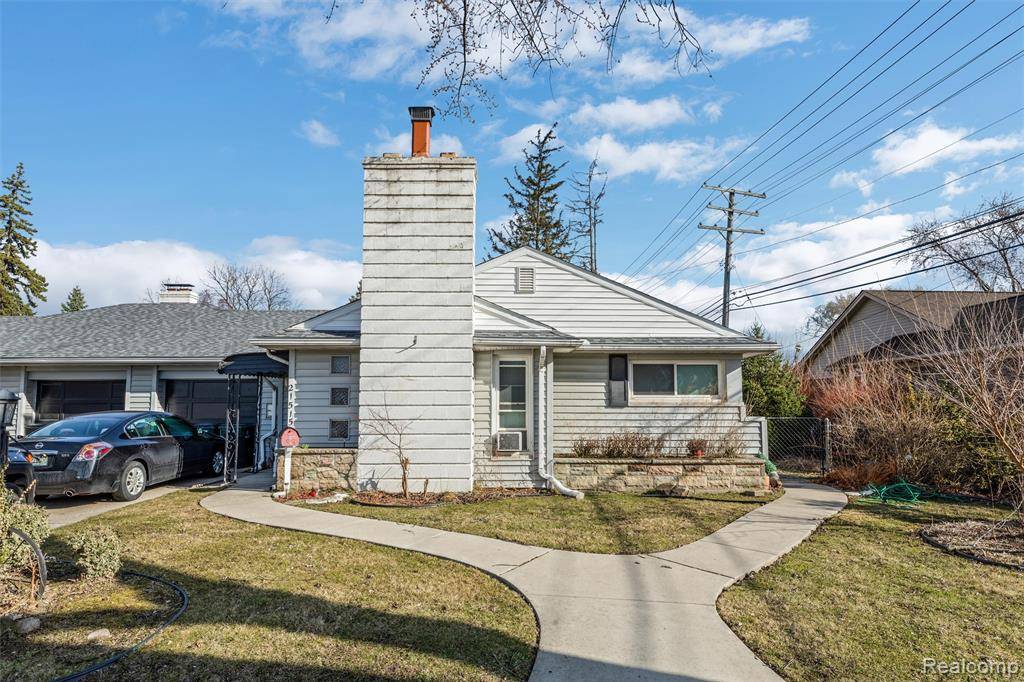 Saint Clair Shores, MI 48082,30260 HARPER Avenue