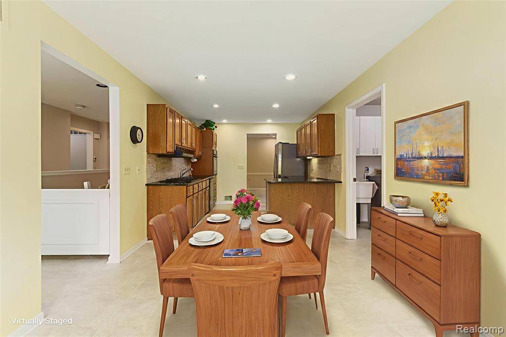 Farmington Hills, MI 48336,21433 Archwood Circle