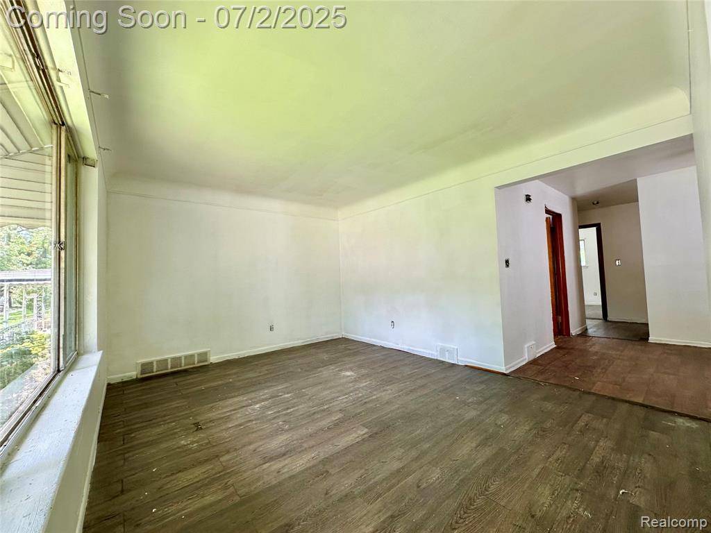 Dearborn Heights, MI 48125,4936 Dudley Street