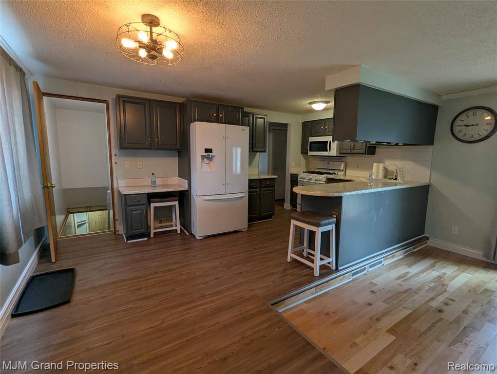 Romulus, MI 48174,38151 Castle Drive