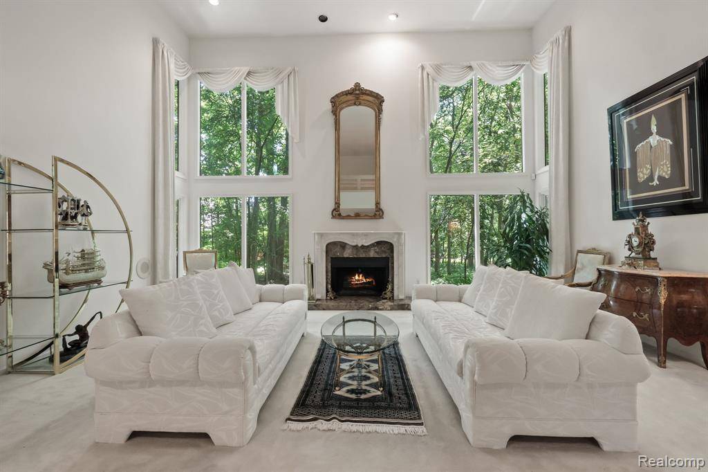 West Bloomfield, MI 48323,4730 Mirror Lake Drive