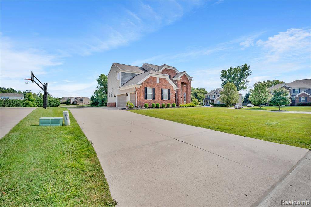 Grand Blanc, MI 48439,6119 AMBER Lane