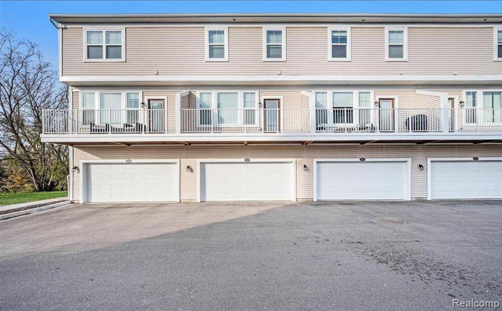 Wixom, MI 48393,3247 Chambers West