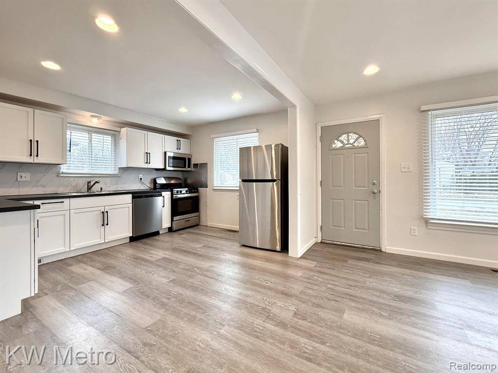Oak Park, MI 48237,13231 ALBANY Street