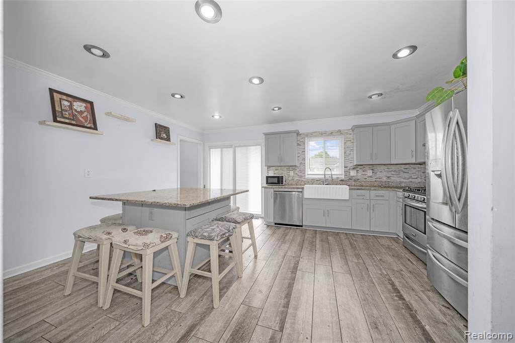 Roseville, MI 48066,16561 Capri Place