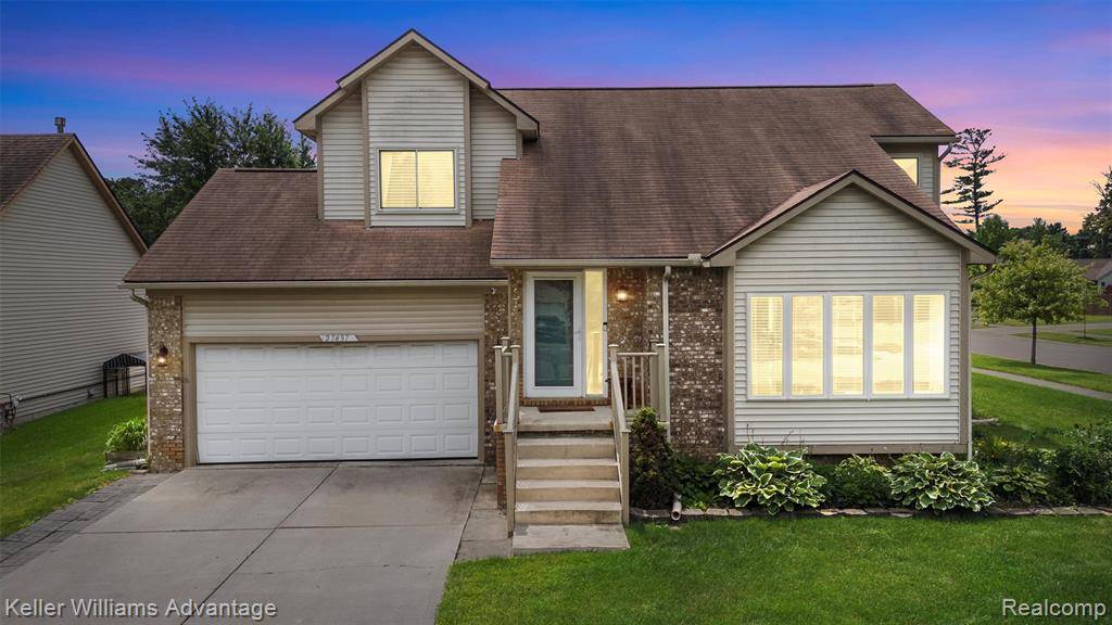 Livonia, MI 48154,27497 Oakley Street