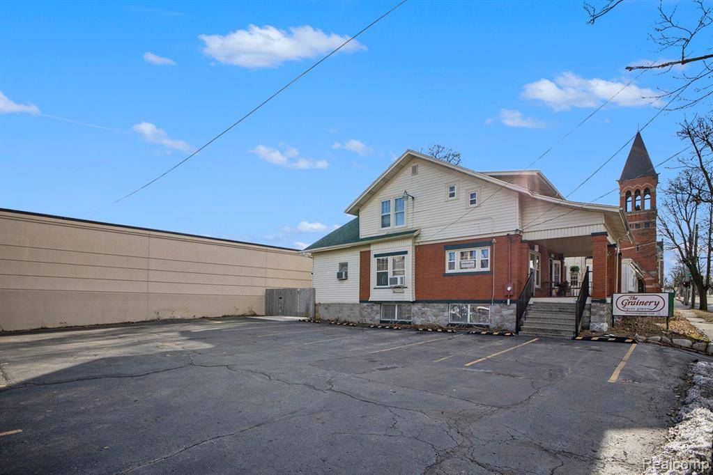 Flint, MI 48502,809 CHURCH Street
