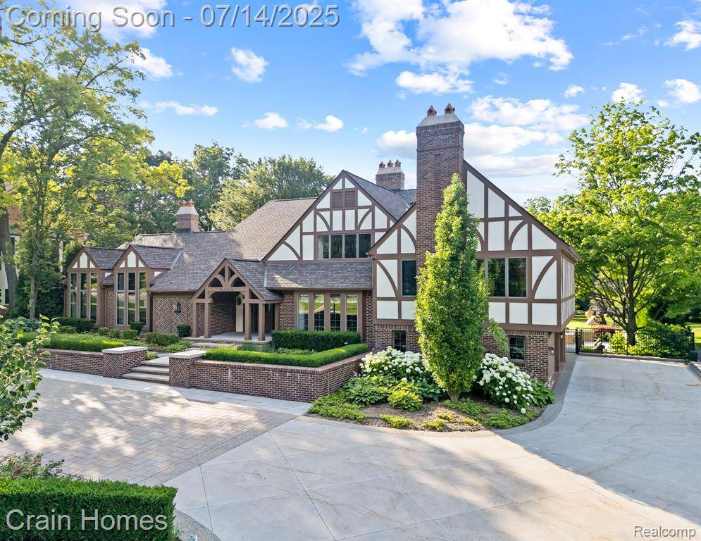 Bloomfield Hills, MI 48304,260 Woodwind Drive