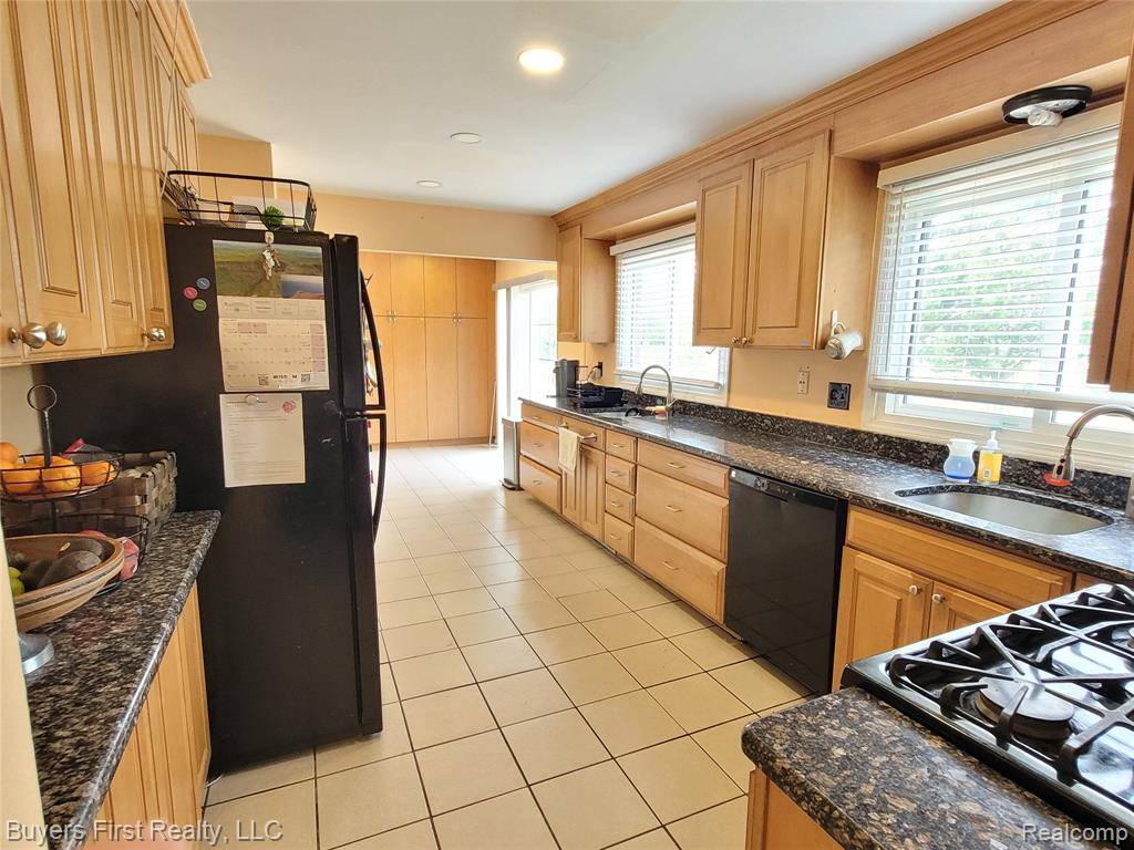 Oak Park, MI 48237,26040 Marlowe Place