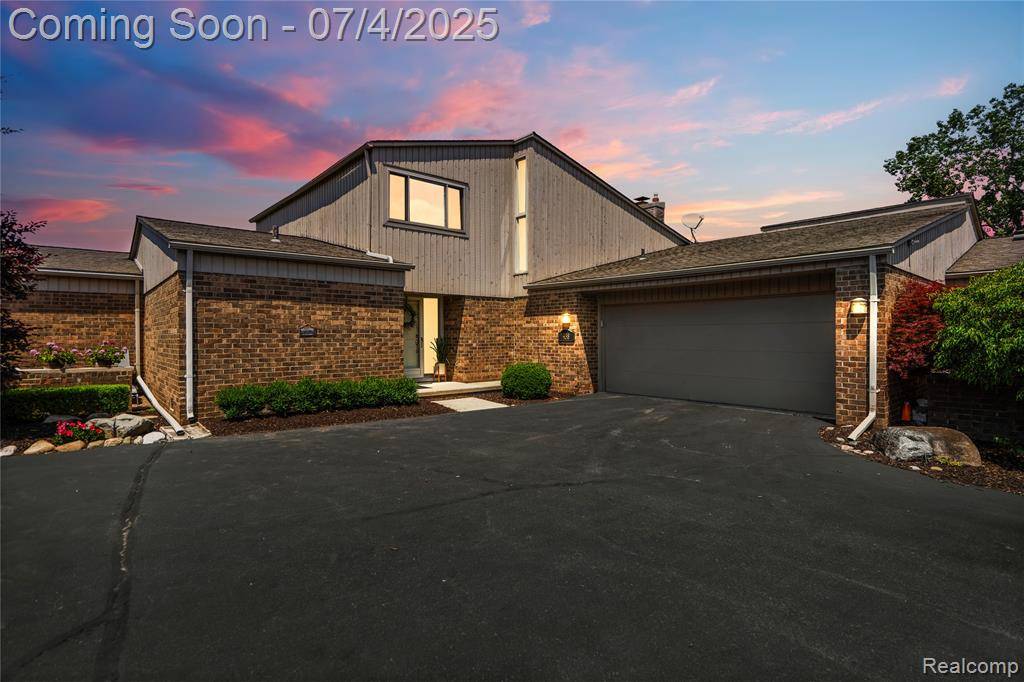 Rochester, MI 48309,938 Brookwood E Lane