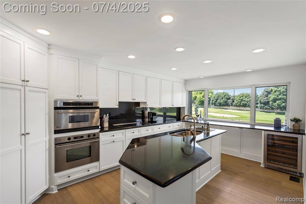 Rochester, MI 48309,938 Brookwood E Lane