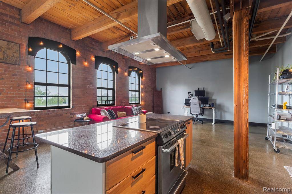 Detroit, MI 48207,6533 E Jefferson #81 Avenue