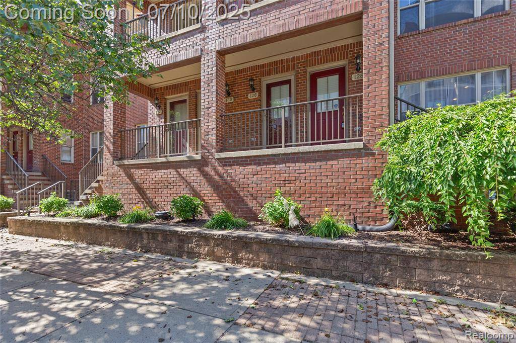 Royal Oak, MI 48067,130 Tiffany Lane
