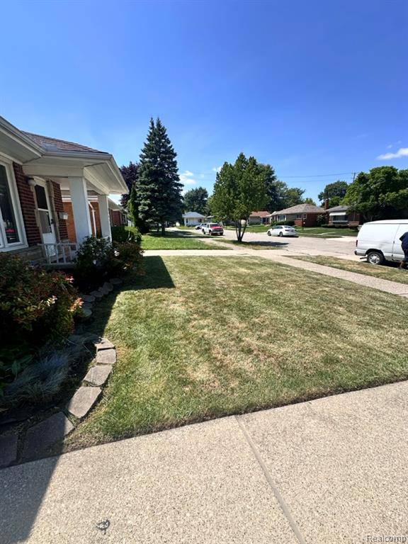 Eastpointe, MI 48021,18028 Empire Avenue