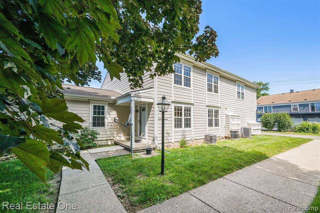 Novi, MI,39728 Village Wood Circle