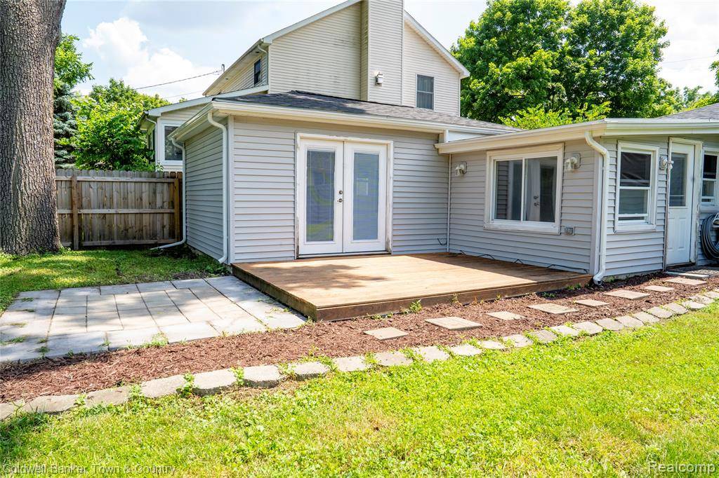 Howell, MI 48843,528 W Clinton Street