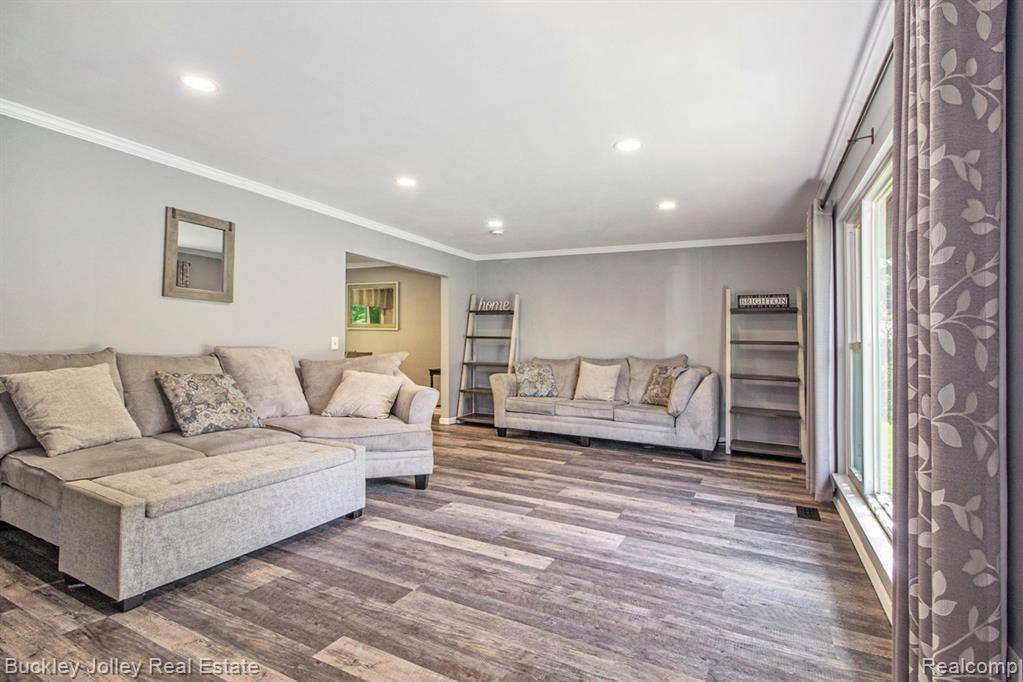 Brighton, MI 48116,1049 Hillcrest Avenue